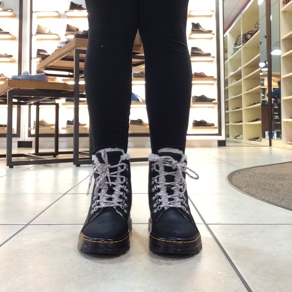 *NEW* Dr. Martens Combs W (27120001) - Picture 4 of 8